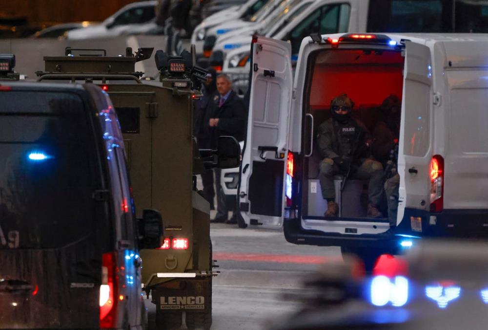 Η κινηματογραφική μεταγωγή του Μαδούρο στο δικαστήριο - Ελικόπτερο, χειροπέδες και πράκτορες της DEA