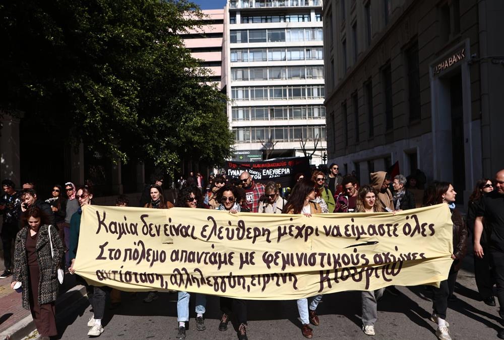 Ημέρα Γυναίκας: «Πενθούμε τις νεκρές μας, αλλά δεν σωπαίνουμε» - Μεγάλη συγκέντρωση στην Αθήνα