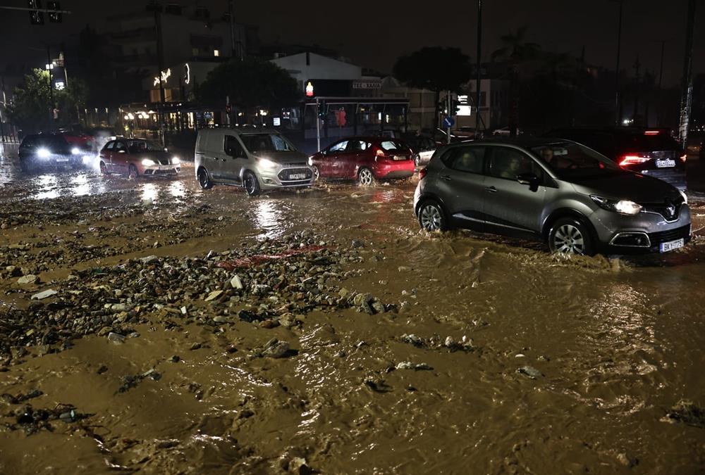 Εικόνες αποκάλυψης μετά το πέρασμα της κακοκαιρίας στην Αττική