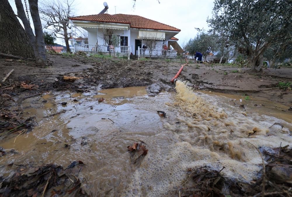 Εικόνες καταστροφής στον Αγιόκαμπο Λάρισας από την κακοκαιρία - Θάλασσα και στεριά έγιναν ένα