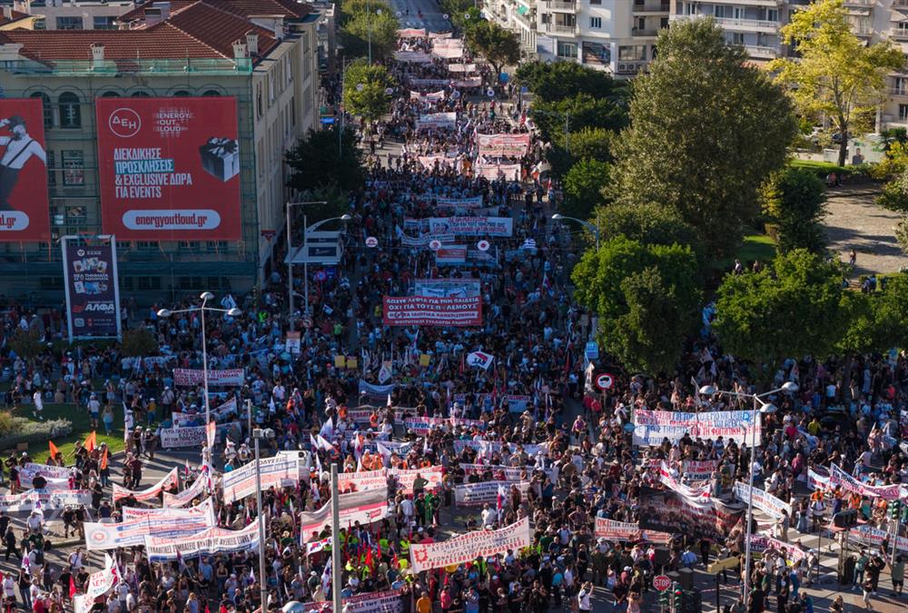 Μεγάλες πορείες στο κέντρο της Θεσσαλονίκης - Τουλάχιστον 13 προσαγωγές και 6 συλλήψεις (EUROKINISSI/INTIME)