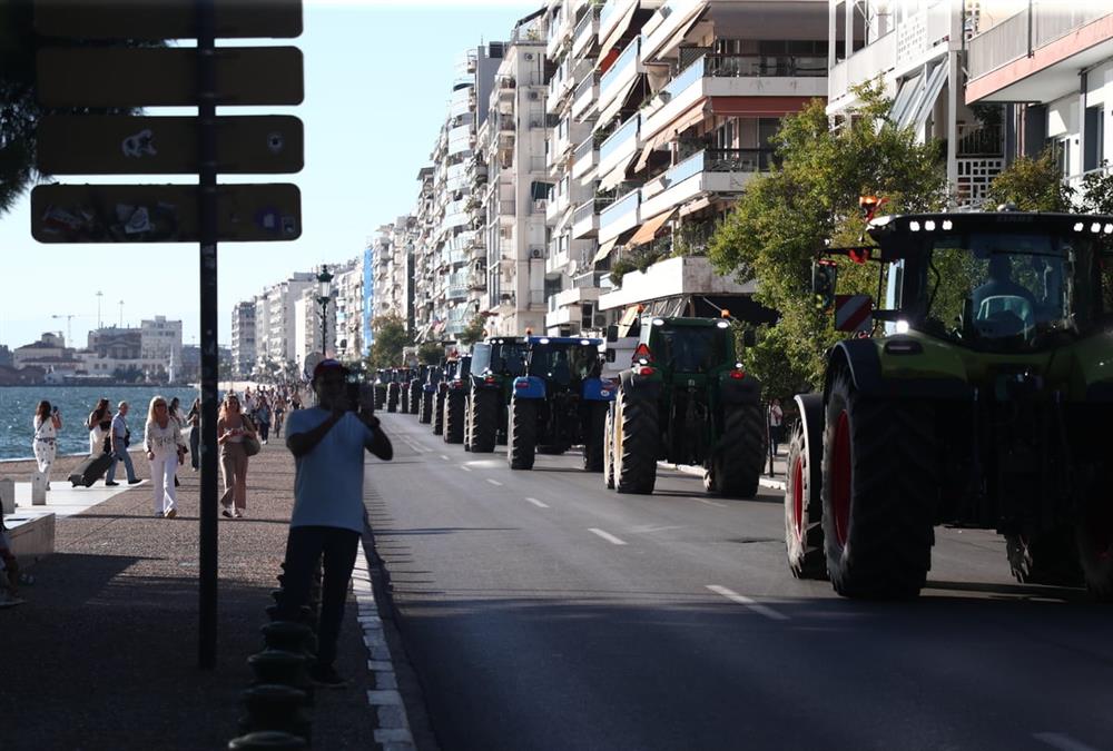 Μεγάλες πορείες στο κέντρο της Θεσσαλονίκης - Τουλάχιστον 13 προσαγωγές και 6 συλλήψεις (EUROKINISSI/INTIME)