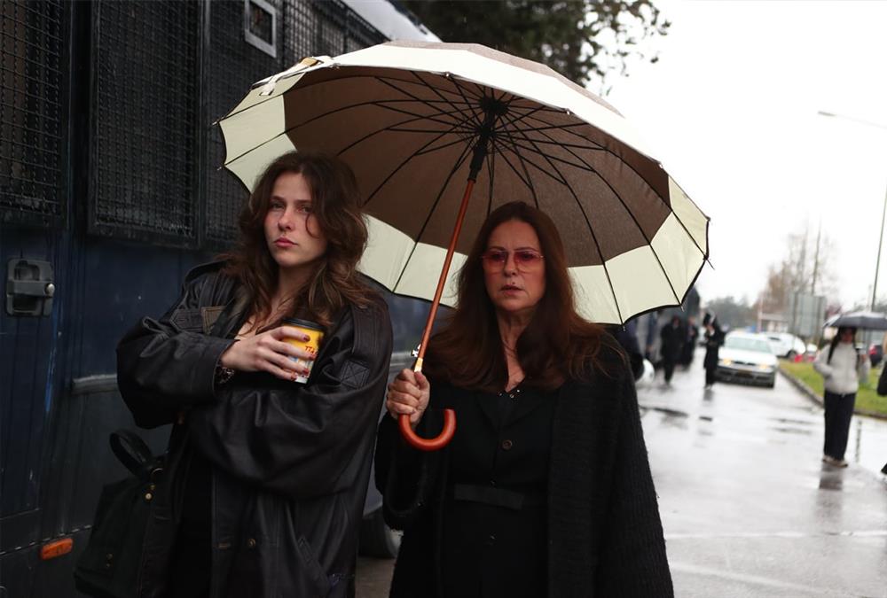 Οργή, ένταση και βαριές καταγγελίες συγγενών στη δεύτερη συνεδρίαση της δίκης των Τεμπών