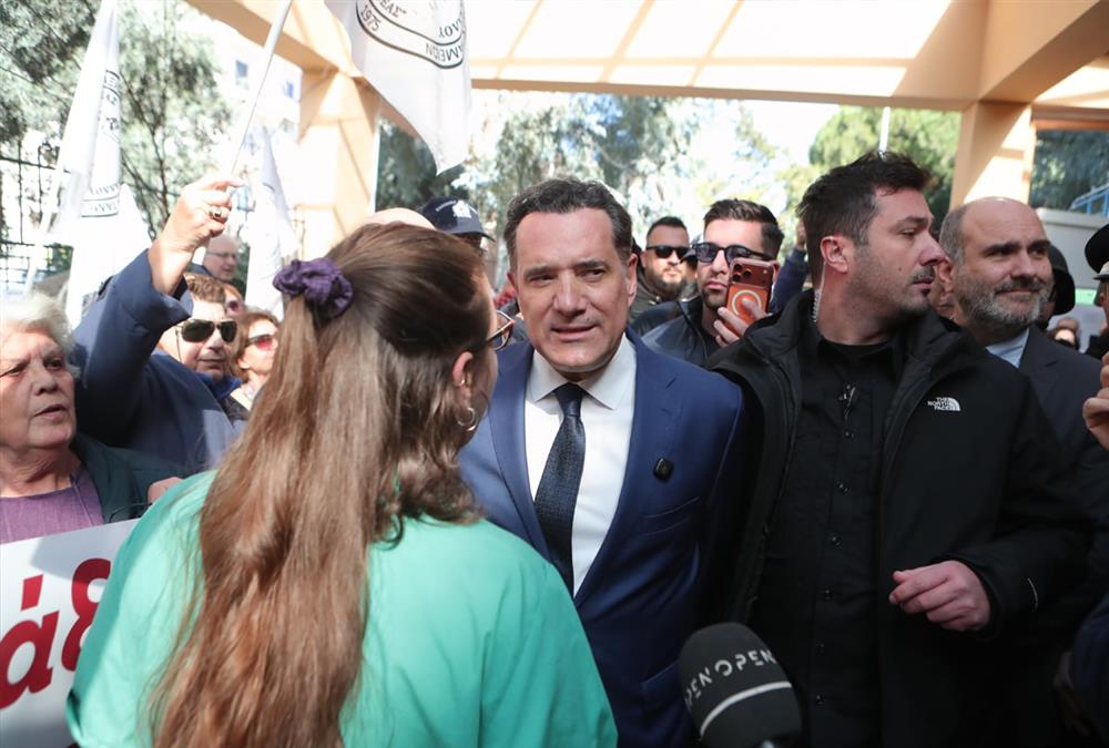 Μεγάλη ένταση στο νοσοκομείο Νίκαιας - Οργή υγειονομικών στην επίσκεψη Γεωργιάδη