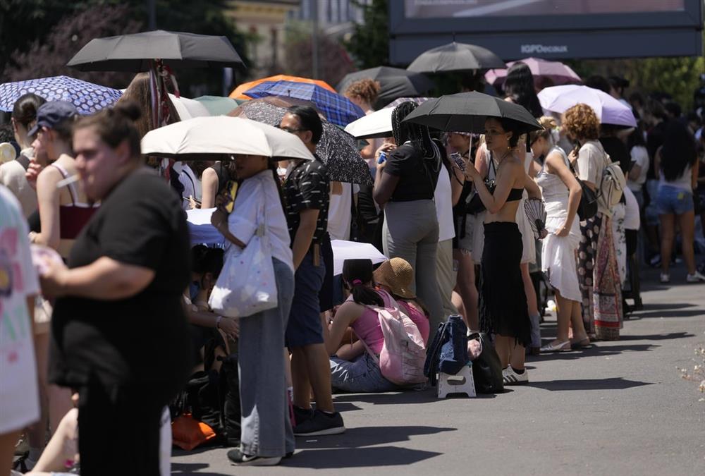 Ιστορικός καύσωνας «σαρώνει» την Ευρώπη