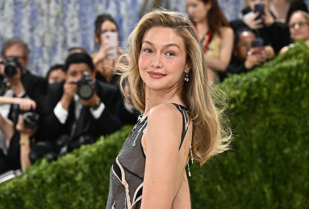 Met Gala 2026: Λάμψη, προκλήσεις και εντυπωσιακές επιστροφές στο κόκκινο χαλί