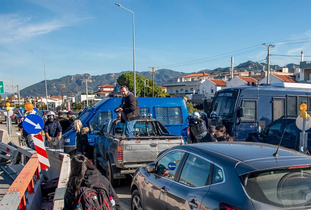 Αγροτικός ξεσηκωμός σε όλη τη χώρα - Επεκτείνονται τα μπλόκα, μεγαλώνει η ένταση