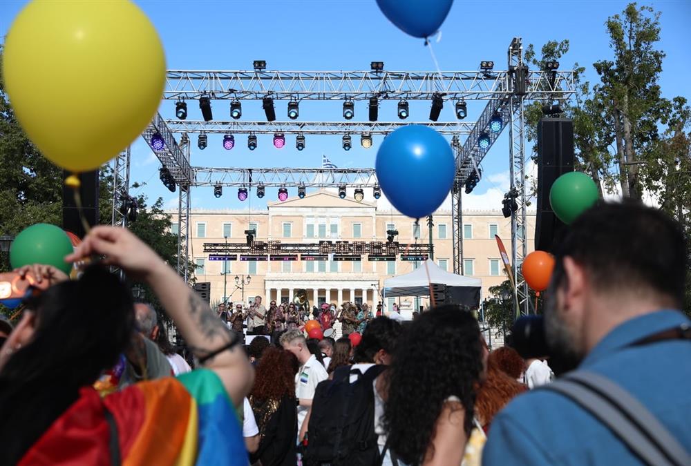 Athens Pride 2026: Ένα απέραντο ουράνιο τόξο το κέντρο της Αθήνας - Πλήθος κόσμου στη μεγάλη γιορτή υπερηφάνειας