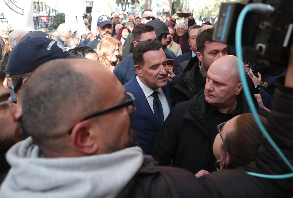 Μεγάλη ένταση στο νοσοκομείο Νίκαιας - Οργή υγειονομικών στην επίσκεψη Γεωργιάδη