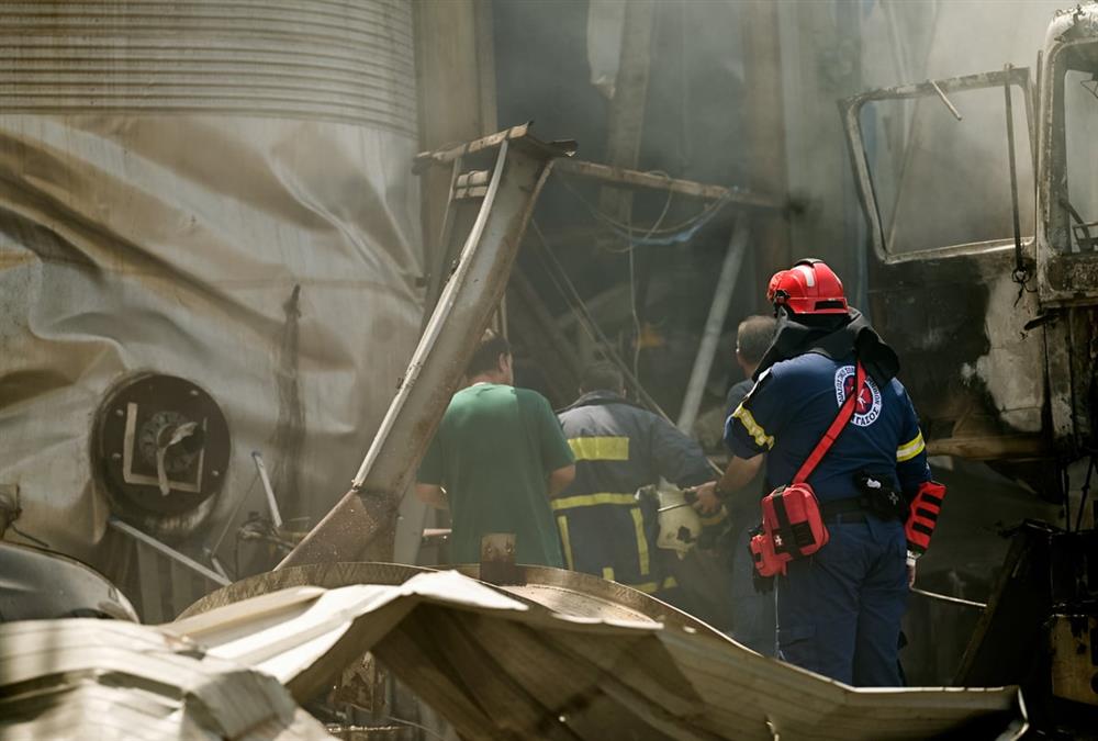 Φονική έκρηξη σε εργοστάσιο στα Εξαμίλια Κορινθίας