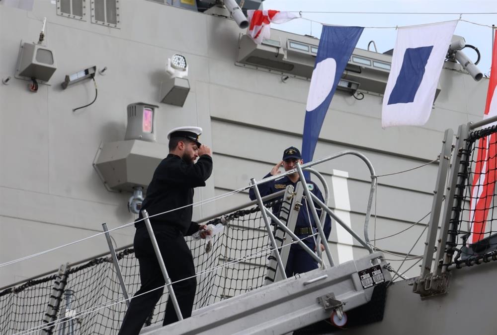 Μεγάλες ουρές στο λιμάνι της Θεσσαλονίκης για μια βόλτα στη φρεγάτα «Κίμων» - Το πρόγραμμα των επισκέψεων