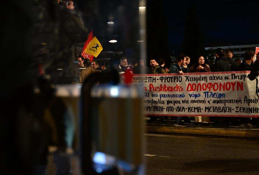 «Όχι άλλοι νεκροί στο Αιγαίο»: Συγκέντρωση διαμαρτυρίας στο Σύνταγμα για την πολύνεκρη τραγωδία στη Χίο