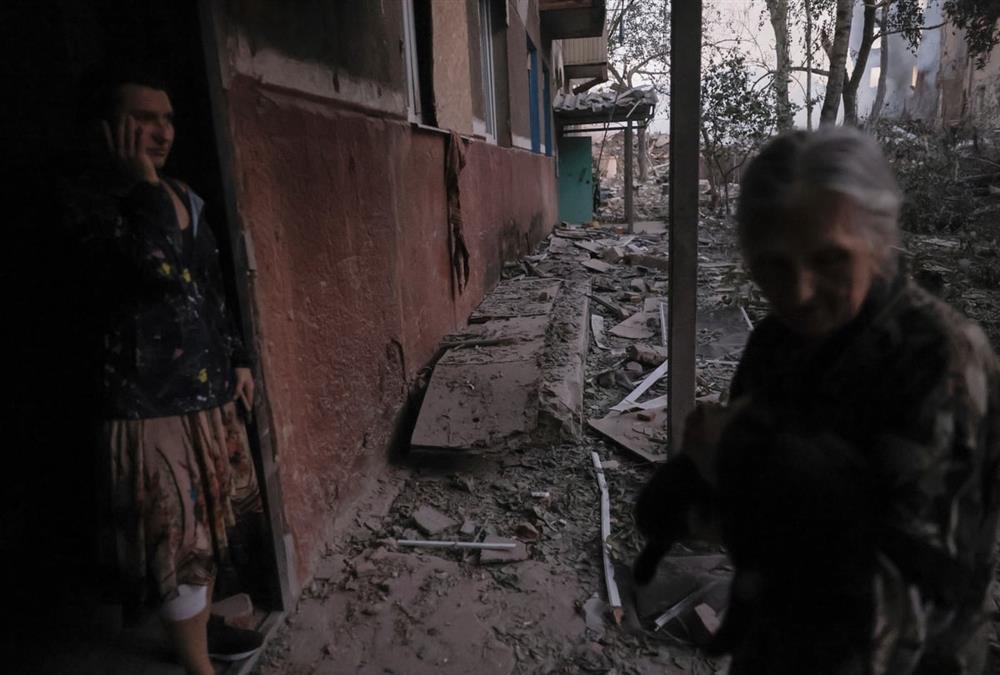 Μια χώρα σημαδεμένη από τη βία, αλλά αποφασισμένη να επιβιώσει: Οι πιο δυνατές φωτογραφίες του Associated Press από την Ουκρανία το 2025