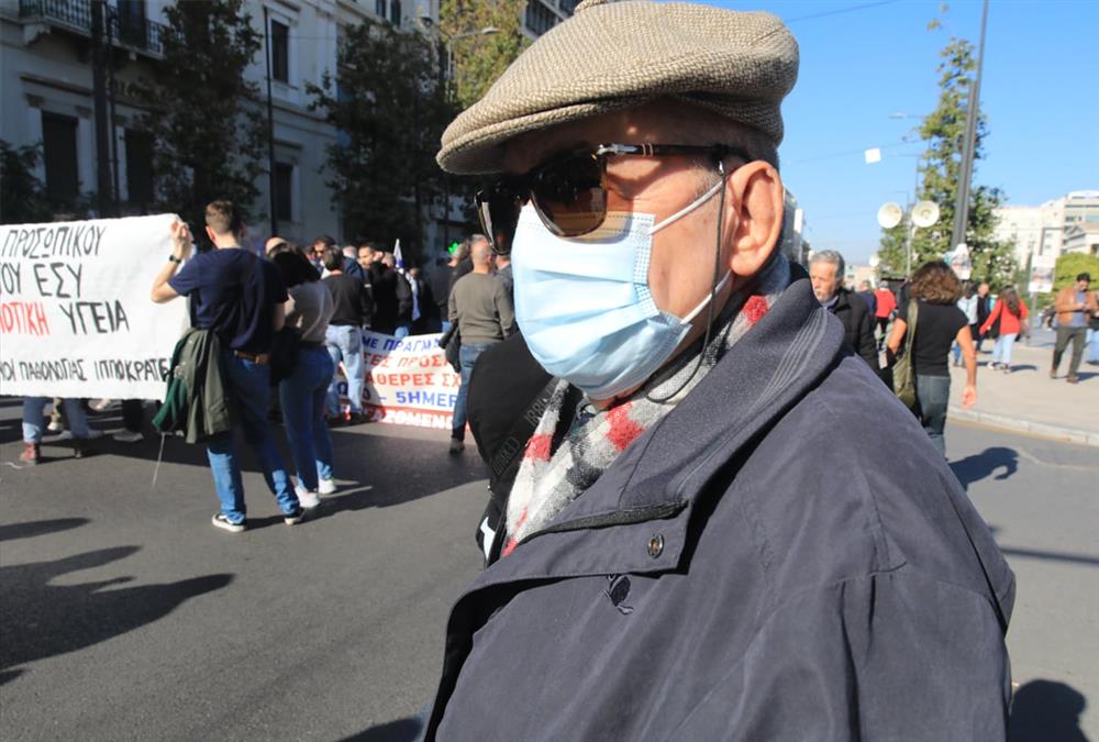 Κοσμοσυρροή στην πλατεία Συντάγματος - Εκατοντάδες εργαζόμενοι πορεύτηκαν ζητώντας καλύτερους μισθούς