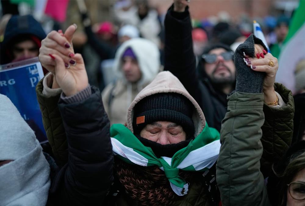 Στο πλευρό του ιρανικού λαού διαδηλωτές από όλο τον κόσμο - Συνεχίζεται η εκατόμβη νεκρών στην Τεχεράνη