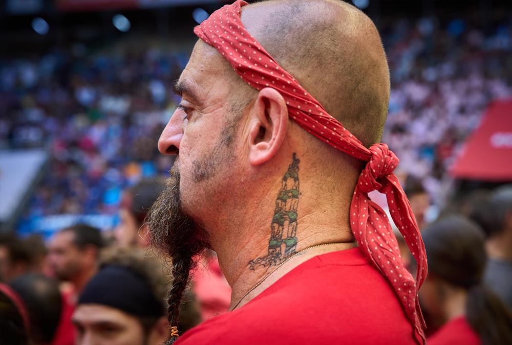 «Castells»: Οι ανθρώπινοι πύργοι της Καταλονίας και η δύναμη της συλλογικότητας