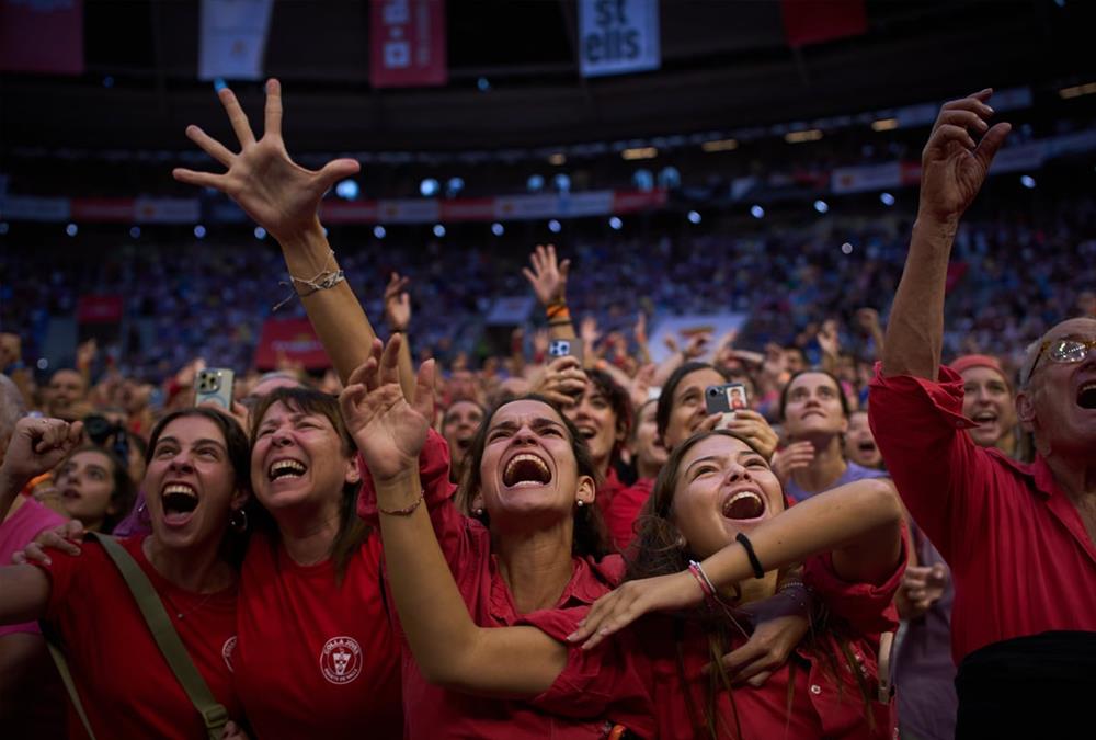 «Castells»: Οι ανθρώπινοι πύργοι της Καταλονίας και η δύναμη της συλλογικότητας