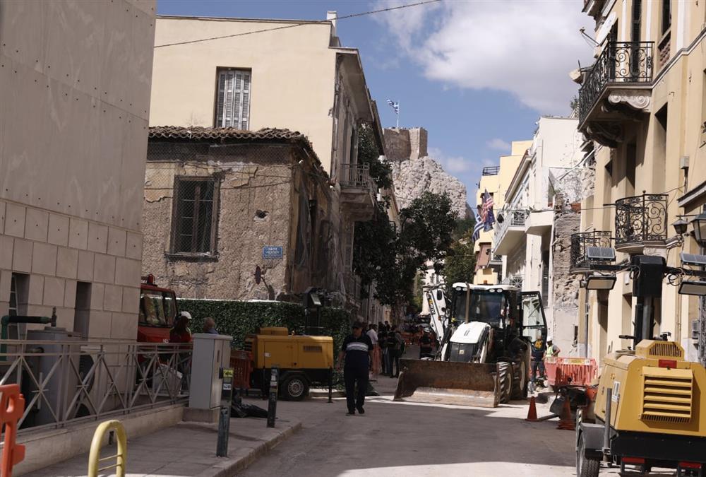 Από το διαμέρισμα των ηλικιωμένων η διαρροή φυσικού αερίου που προκάλεσε την έκρηξη στην Πλάκα - Τι βρήκε η ΔΑΕΕ