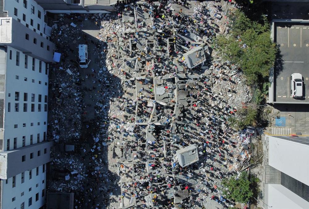Εικόνες «Αποκάλυψης» στην Κολομβία, μετά τον ισχυρό σεισμό - Καρέ-καρέ οι μάχες στα συντρίμμια