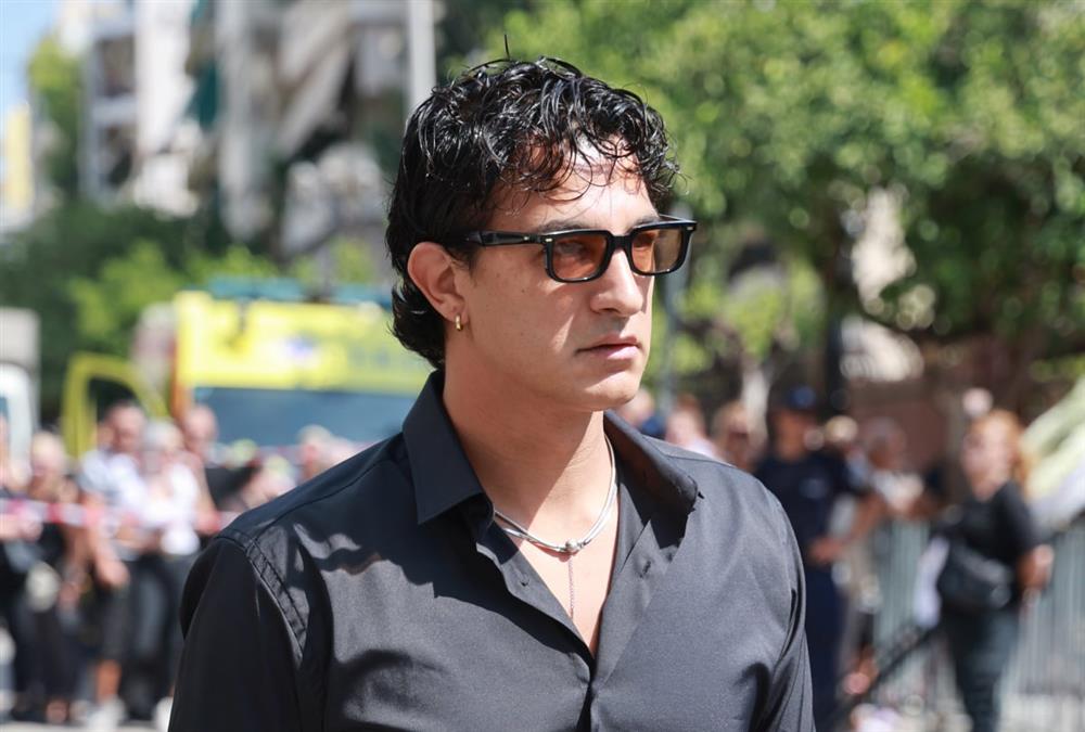 Βαθιά θλίψη στο τελευταίο αντίο στον Γιώργο Μαζωνάκη