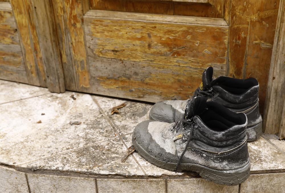 Κυψέλη: Γέμισε ο δρόμος με υγρό τσιμέντο – Πρωτοφανείς εικόνες