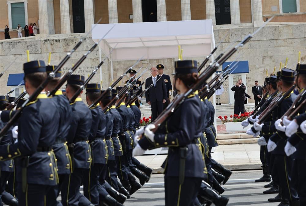 Η μεγάλη στρατιωτική παρέλαση για την 25η Μαρτίου στο Σύνταγμα - Τα νέα οπλικά συστήματα
