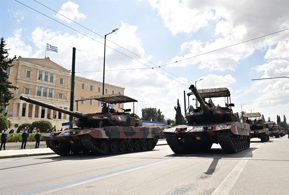 Η μεγάλη στρατιωτική παρέλαση για την 25η Μαρτίου στο Σύνταγμα - Τα νέα οπλικά συστήματα
