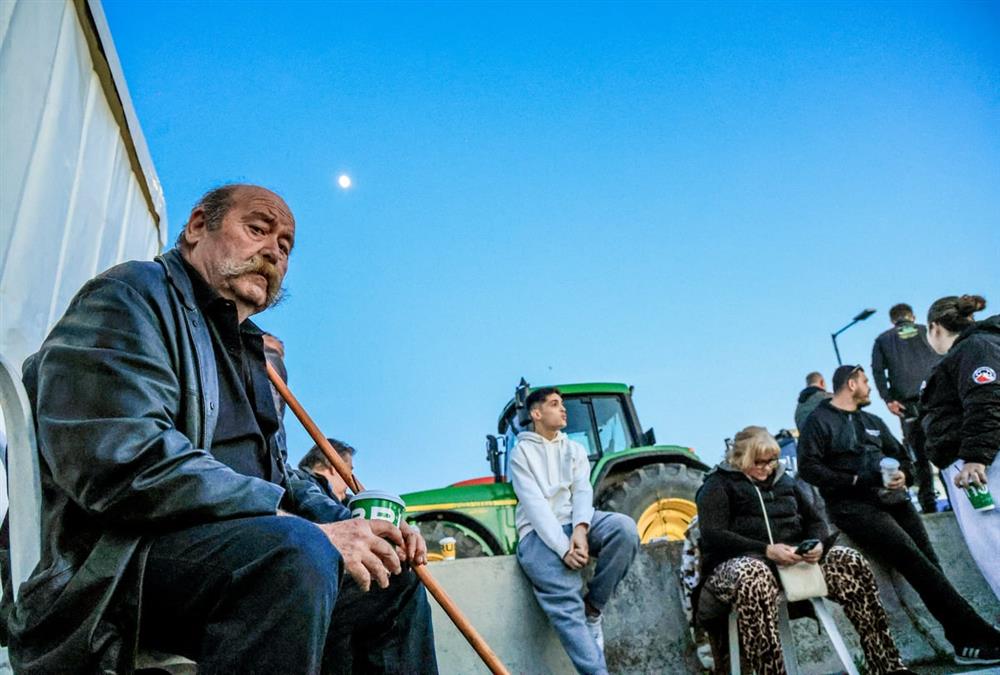 Ενισχυμένα και δυναμικά τα αγροτικά μπλόκα: Αποφασισμένοι οι αγρότες σε όλη τη χώρα