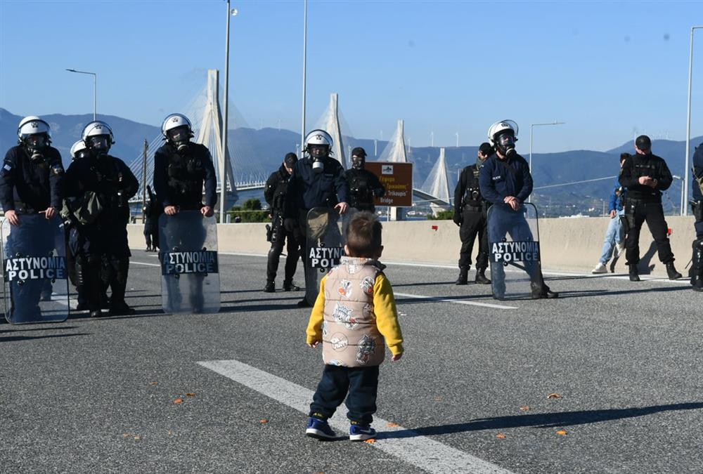 Αγροτικός ξεσηκωμός σε όλη τη χώρα - Επεκτείνονται τα μπλόκα, μεγαλώνει η ένταση