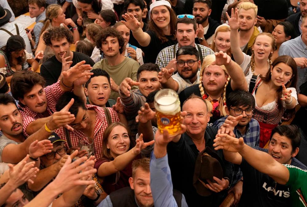 Το Oktoberfest άνοιξε στο Μόναχο! Δείτε τις καλύτερες φωτογραφίες