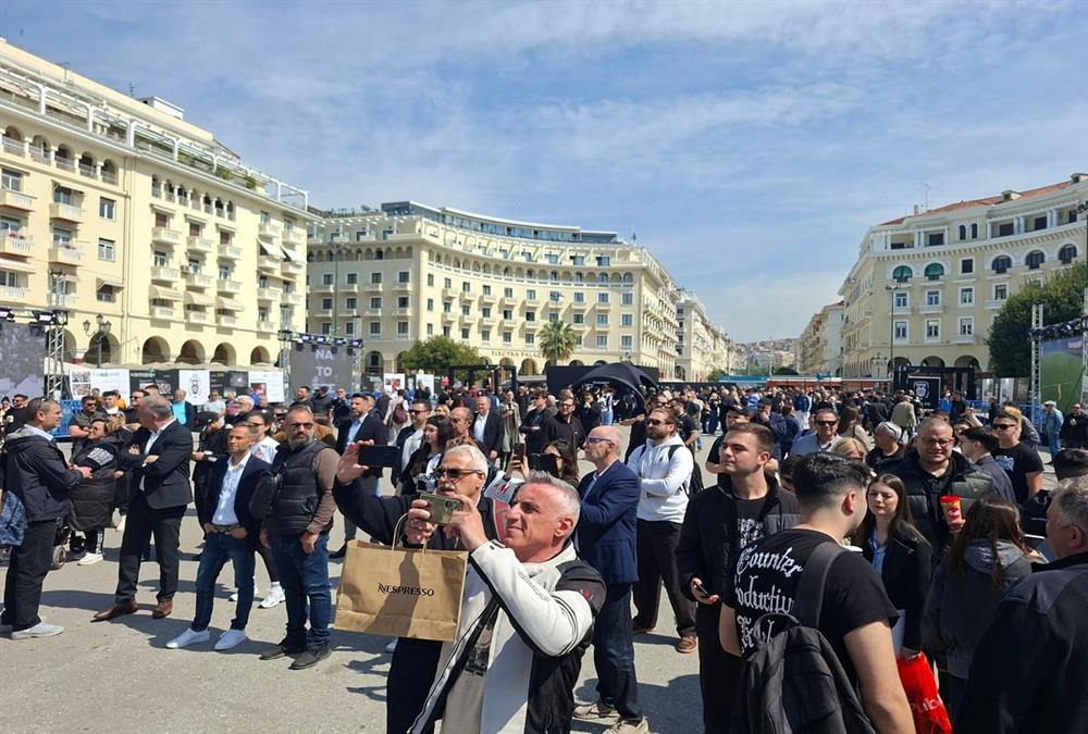 Ο ΠΑΟΚ γιορτάζει έναν αιώνα ζωής: Συγκίνηση, περηφάνια και πολλές εκπλήξεις στην ασπρόμαυρη πλατεία Αριστοτέλους