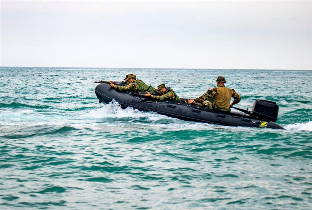Ελικόπτερα, ταχύπλοα και μη επανδρωμένα αεροσκάφη: Καρέ καρέ η θερινή εκπαίδευση για τους σπουδαστές της ΣΜΥ