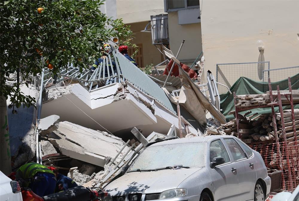 Κατάρρευση πολυκατοικίας στα Πετράλωνα: Εικόνες απόλυτης καταστροφής - Άμορφη μάζα το 4ώροφο κτίριο