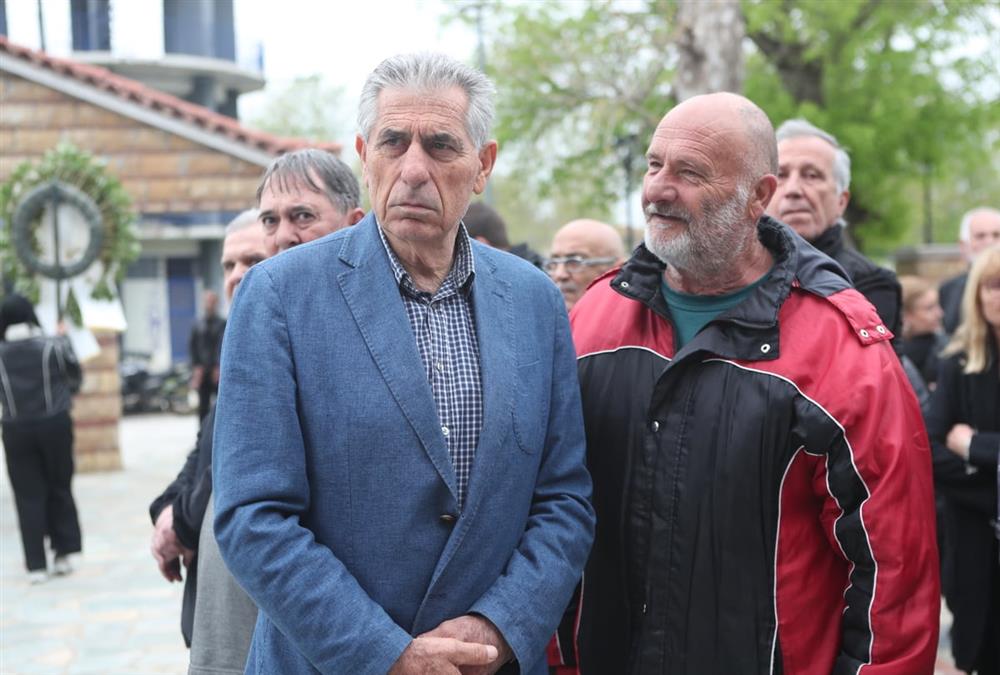 Βουβός πόνος στο τελευταίο «αντίο» στον Στέφανο Μπορμπόκη - Η σημαία του ΠΑΟΚ στο φέρετρό του