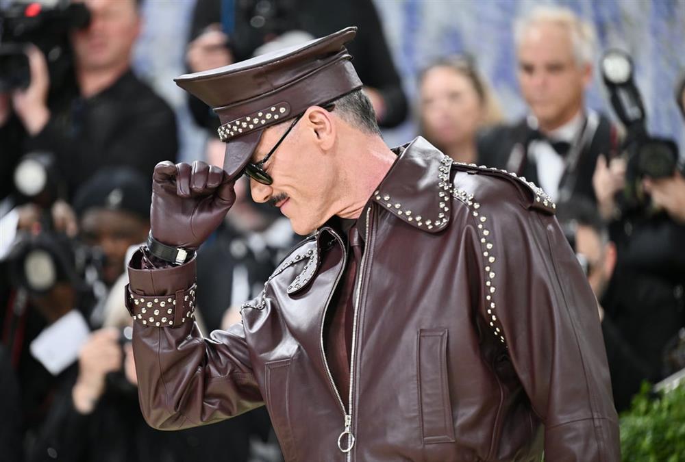 Met Gala 2026: Λάμψη, προκλήσεις και εντυπωσιακές επιστροφές στο κόκκινο χαλί