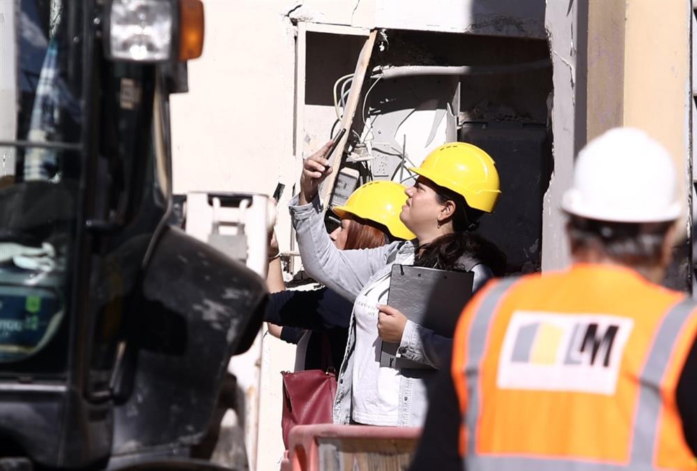 Από το διαμέρισμα των ηλικιωμένων η διαρροή φυσικού αερίου που προκάλεσε την έκρηξη στην Πλάκα - Τι βρήκε η ΔΑΕΕ