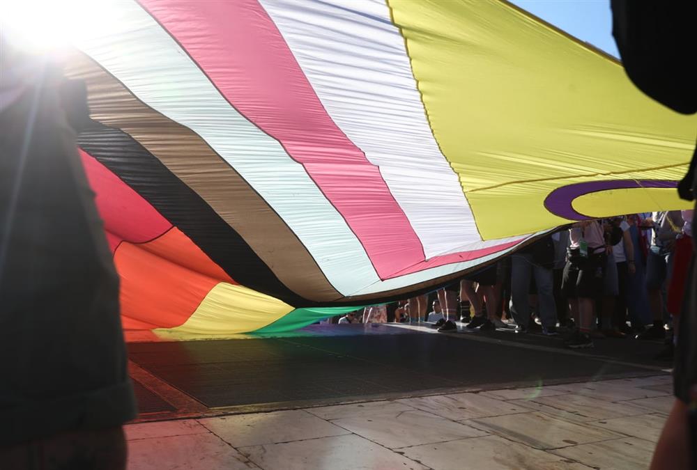 Athens Pride 2026: Ένα απέραντο ουράνιο τόξο το κέντρο της Αθήνας - Πλήθος κόσμου στη μεγάλη γιορτή υπερηφάνειας