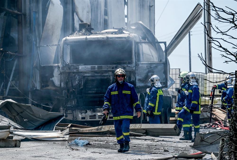 Φονική έκρηξη σε εργοστάσιο στα Εξαμίλια Κορινθίας