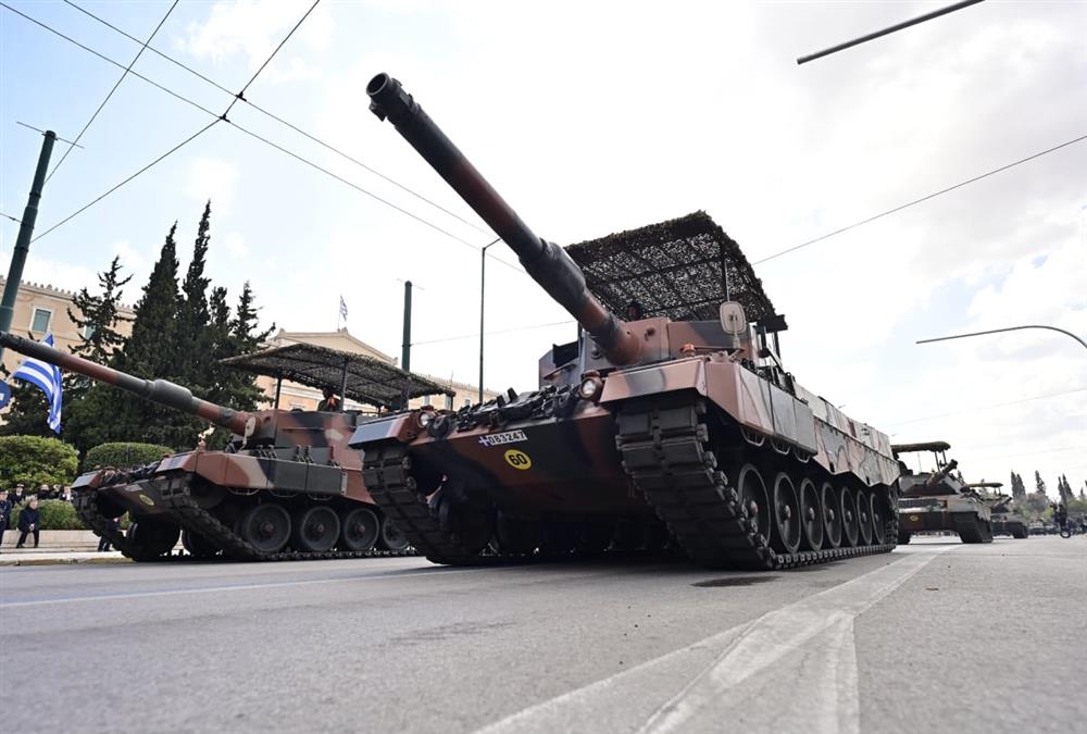 Η μεγάλη στρατιωτική παρέλαση για την 25η Μαρτίου στο Σύνταγμα - Τα νέα οπλικά συστήματα