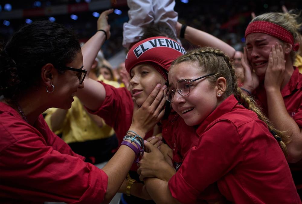 «Castells»: Οι ανθρώπινοι πύργοι της Καταλονίας και η δύναμη της συλλογικότητας