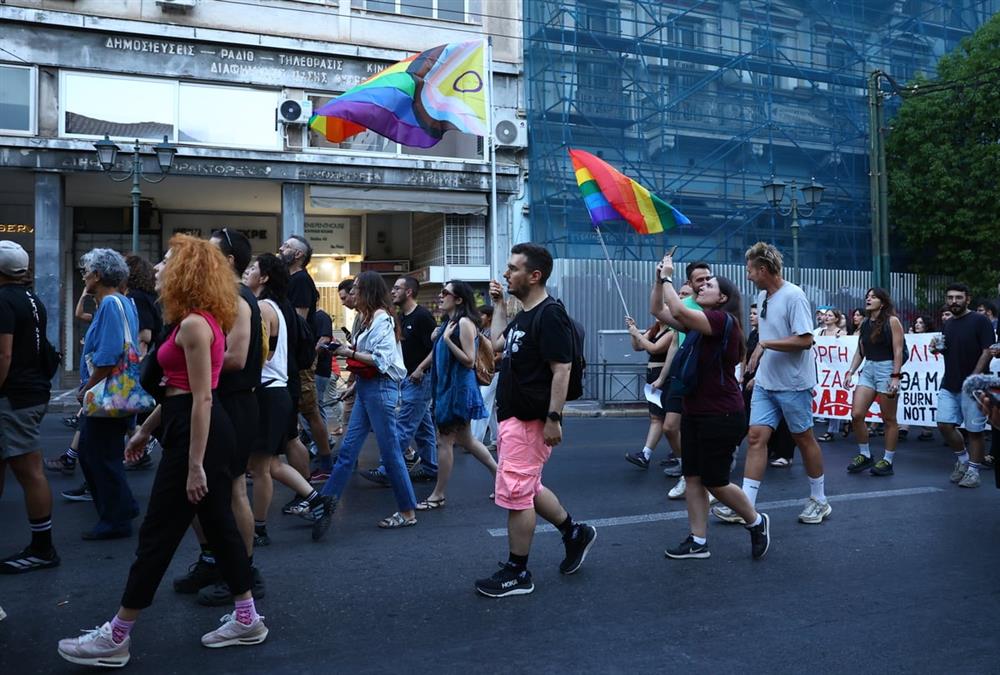 «Η Zackie θα μας λείψει»: Πορεία στο κέντρο της Αθήνας 8 χρόνια μετά τη δολοφονία του Ζακ Κωστόπουλου (ΙΝΤΙΜΕ)