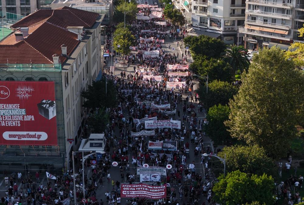 Μεγάλες πορείες στο κέντρο της Θεσσαλονίκης - Τουλάχιστον 13 προσαγωγές και 6 συλλήψεις (EUROKINISSI/INTIME)