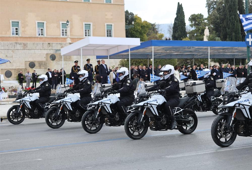 Η μεγάλη στρατιωτική παρέλαση για την 25η Μαρτίου στο Σύνταγμα - Τα νέα οπλικά συστήματα