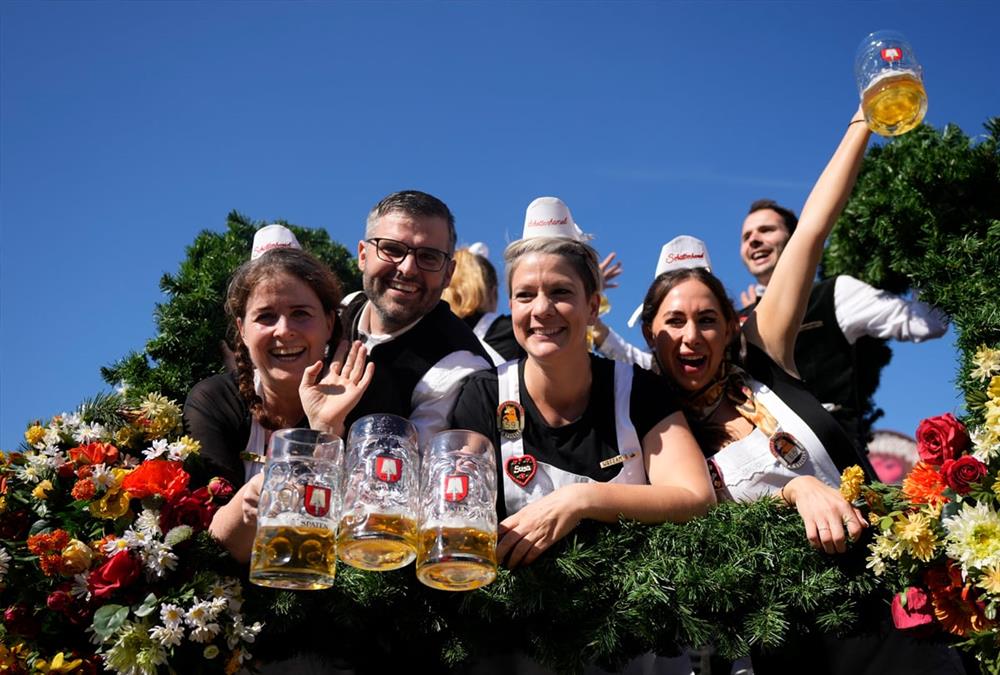 Το Oktoberfest άνοιξε στο Μόναχο! Δείτε τις καλύτερες φωτογραφίες