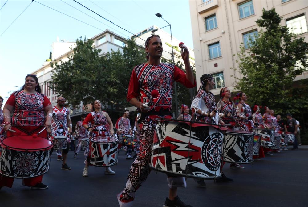 Athens Pride 2026: Ένα απέραντο ουράνιο τόξο το κέντρο της Αθήνας - Πλήθος κόσμου στη μεγάλη γιορτή υπερηφάνειας