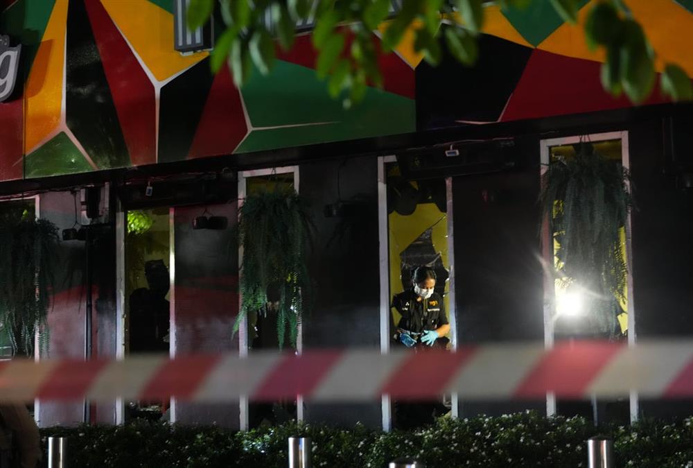 Κόλαση φωτιάς με 27 νεκρούς σε παμπ στην Μπανγκόκ (AP)