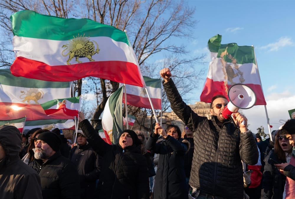 Στο πλευρό του ιρανικού λαού διαδηλωτές από όλο τον κόσμο - Συνεχίζεται η εκατόμβη νεκρών στην Τεχεράνη