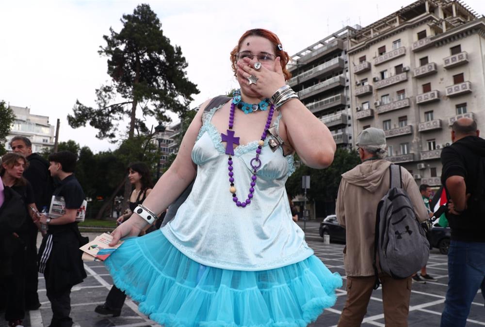 Χρώμα, φωνές και υπερηφάνεια στο 10ο αυτοοργανωμένο Pride στη Θεσσαλονίκη