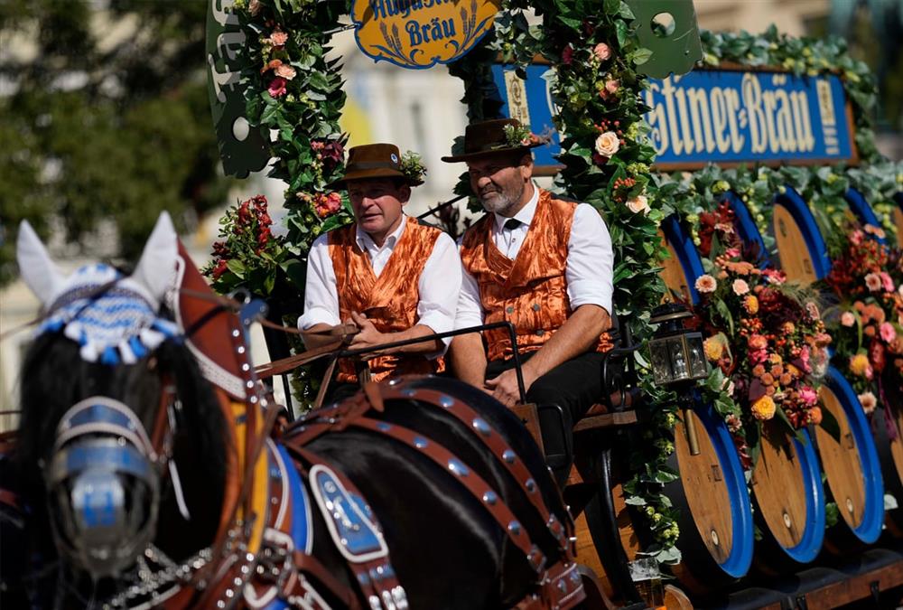 Το Oktoberfest άνοιξε στο Μόναχο! Δείτε τις καλύτερες φωτογραφίες