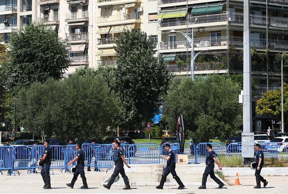 Μεγάλες πορείες στο κέντρο της Θεσσαλονίκης - Τουλάχιστον 13 προσαγωγές και 6 συλλήψεις (EUROKINISSI/INTIME)